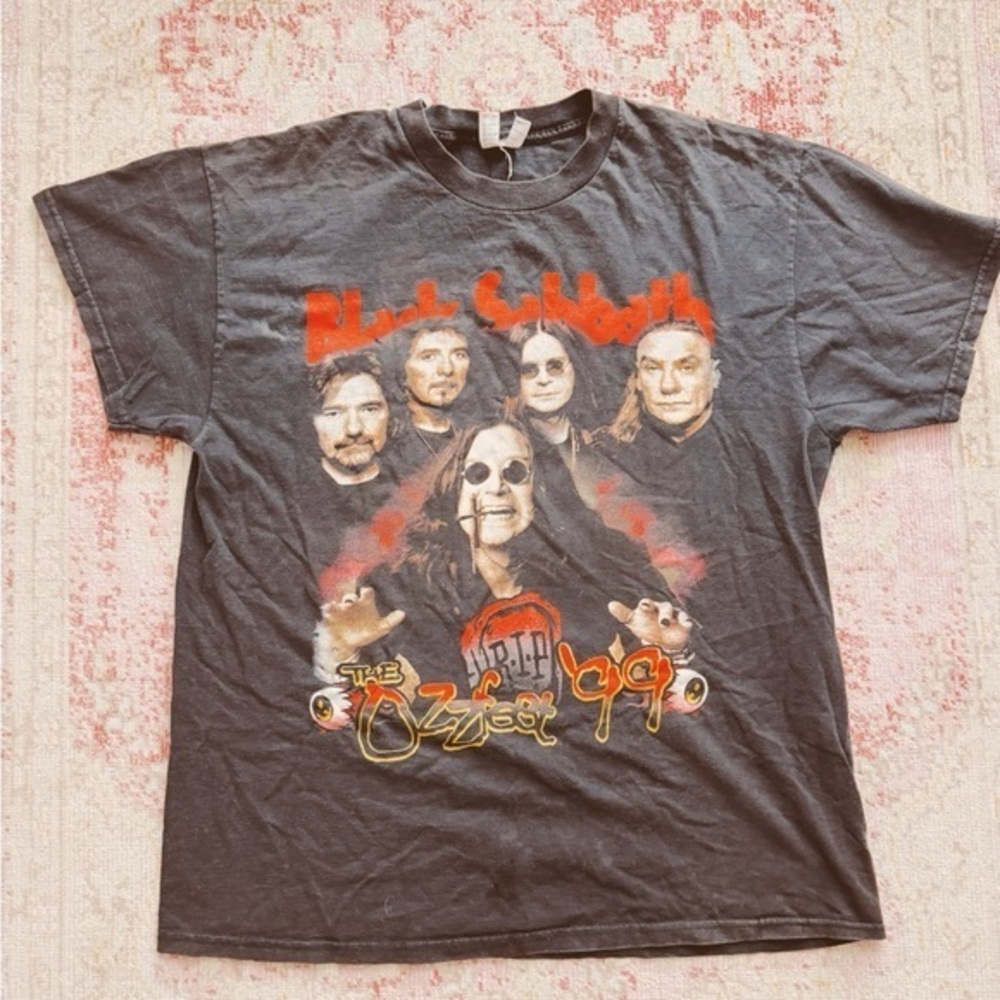 Delta, Men’s Vintage Black Graphic T-Shirt - Black and Red RARE